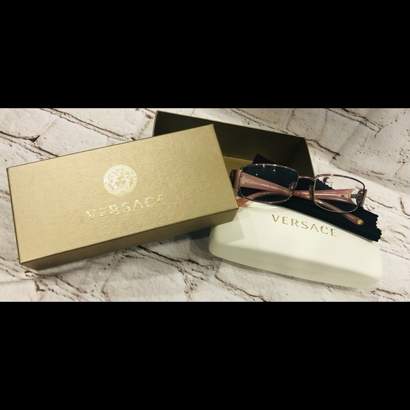 ❌SOLD❌🎊HP🎊🔥Versace🔥Authentic Vintage Prescription Frames W/Box & Case🔥 - Picture 5 of 16